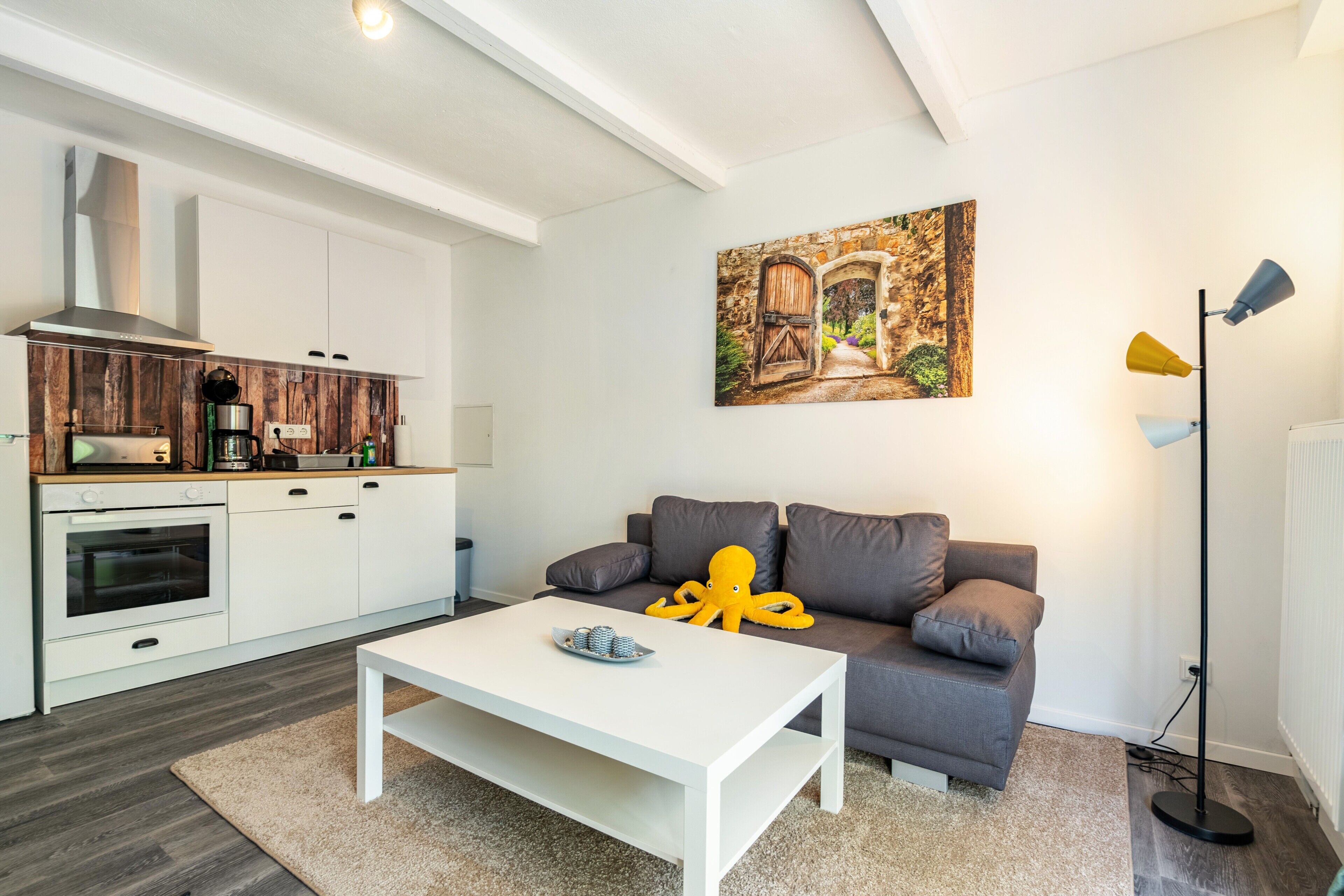 Una televisión, un reproductor estéreo