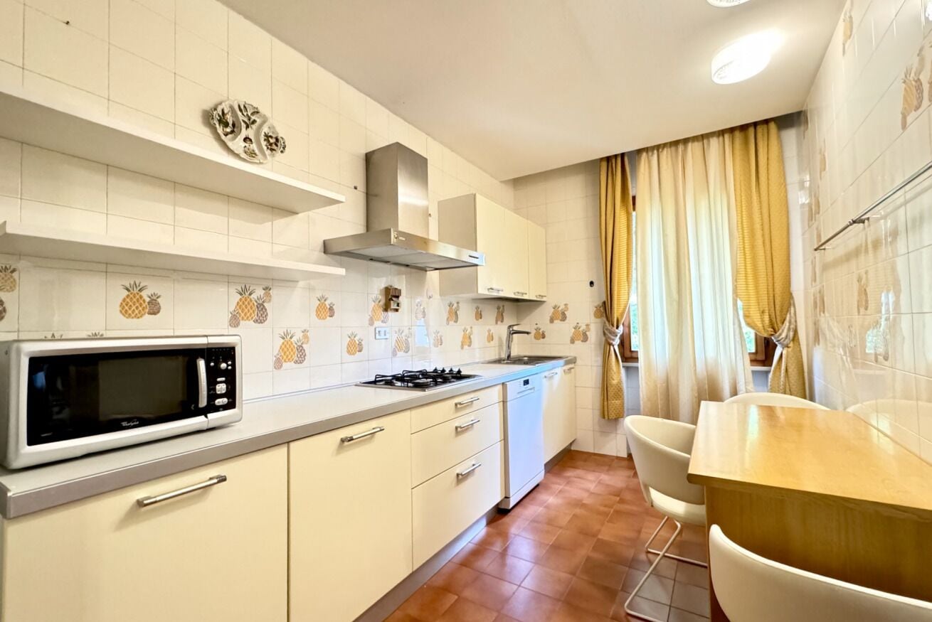 Microwave, dishwasher
