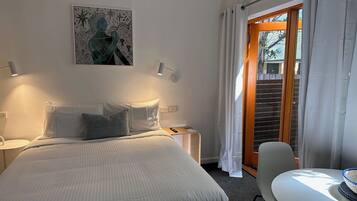 Standard Studio | Blackout curtains, iron/ironing board, free WiFi, bed sheets