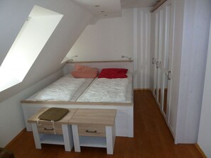 Maison | 2 chambres, ameublement personnalisé, fer et planche à repasser