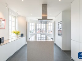 Tetera/pava eléctrica, silla alta para bebés