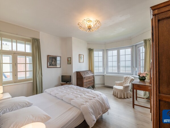 Villa | 5 chambres, ameublement personnalisé, fer et planche à repasser