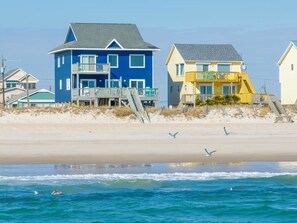 On the beach - Reel Peace - Stunning Oceanfront, 4 bedroom, New updates (North Topsail Beach)