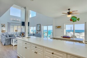 Interior - Reel Peace - Stunning Oceanfront, 4 bedroom, New updates (North Topsail Beach)