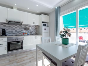 Fridge, microwave, oven, coffee/tea maker