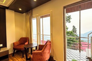 Chambre exécutive double, vue sur la vallée | Ameublement unique, accès au Wi-Fi (inclus), literie fournie