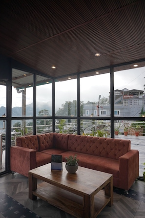 Lobby sitting area - Sangam by Stotrak (Dehradun)