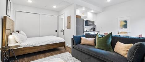 Iron/ironing board, WiFi, bed sheets