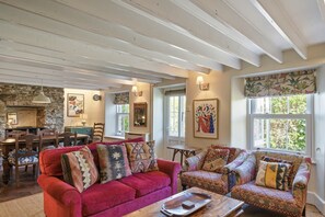 Caminetto, impianto stereo, studio