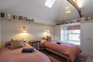 3 Schlafzimmer, Schreibtisch, Bügeleisen/Bügelbrett, WLAN