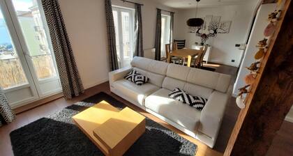 Appartement trĂšs spacieux et central avec vue sur la baie