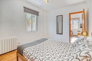 2 slaapkamers, een strijkplank/strijkijzer, wifi, beddengoed