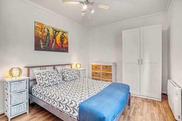 2 slaapkamers, een strijkplank/strijkijzer, wifi, beddengoed