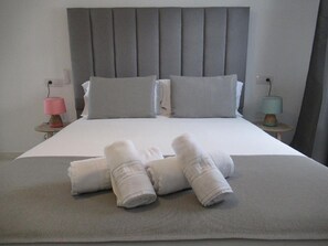 Villa | 2 chambres, ameublement personnalisé, fer et planche à repasser