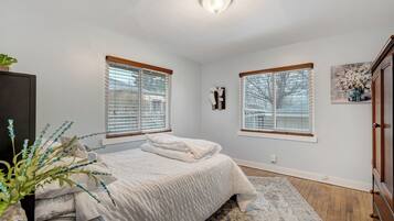 3 bedrooms, iron/ironing board, free WiFi