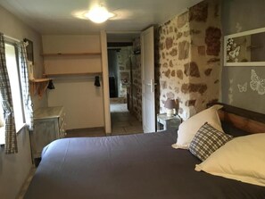 5 chambres, fer et planche à repasser, Wi-Fi