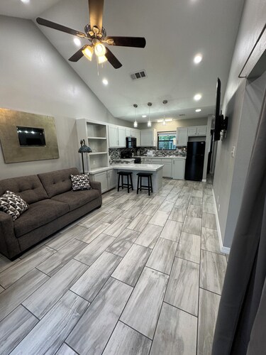 Cozy atmosphere 5 minutes to Sports complex, Expo center and downtown.