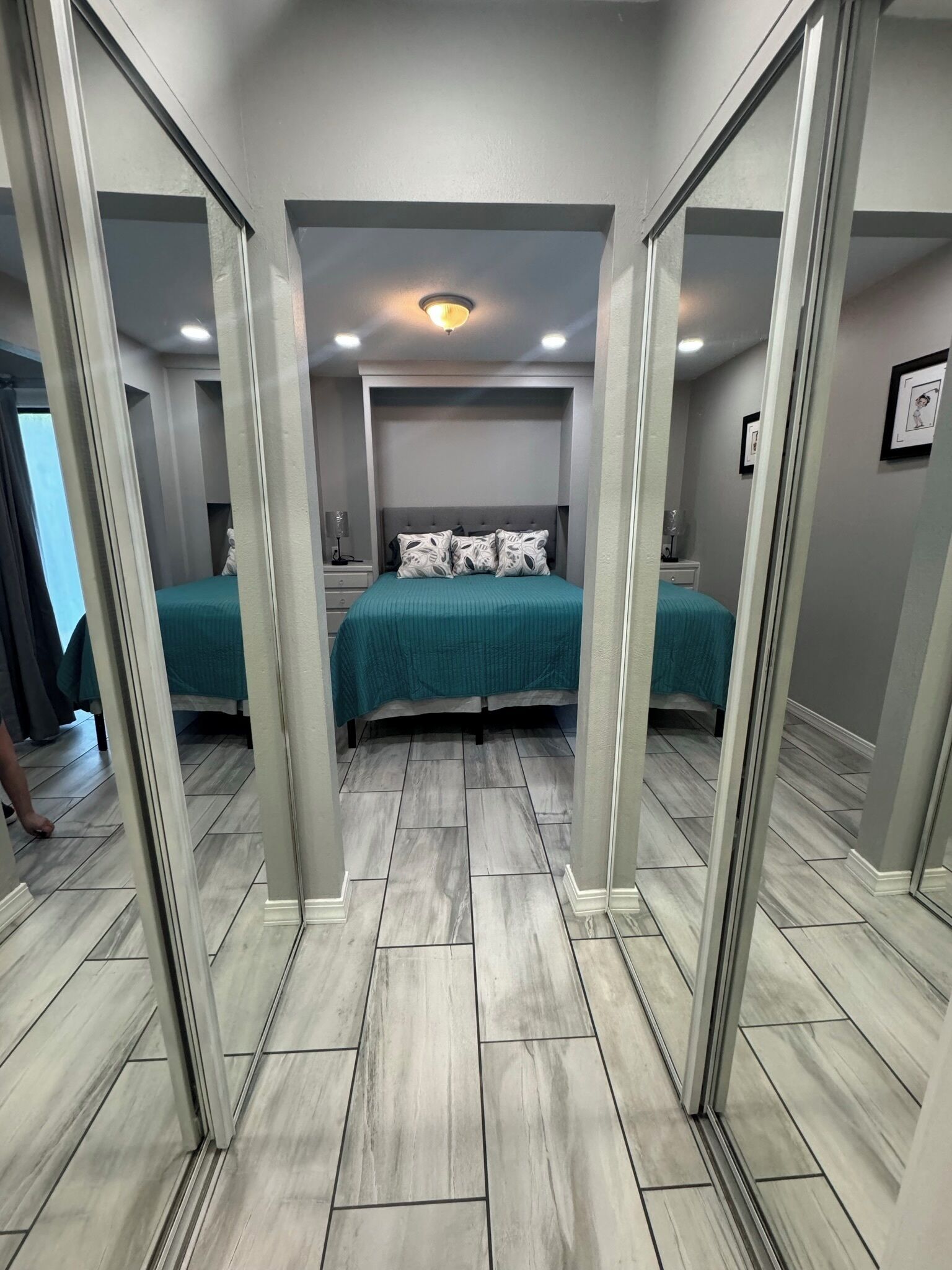 2 makuuhuonetta, silitysrauta/-lauta, ilmainen Wi-Fi, vuodevaatteet