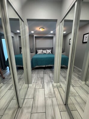 2 makuuhuonetta, silitysrauta/-lauta, ilmainen Wi-Fi, vuodevaatteet