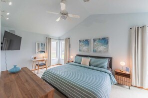 3 dormitorios, escritorio, tabla de planchar con plancha y cuna de viaje