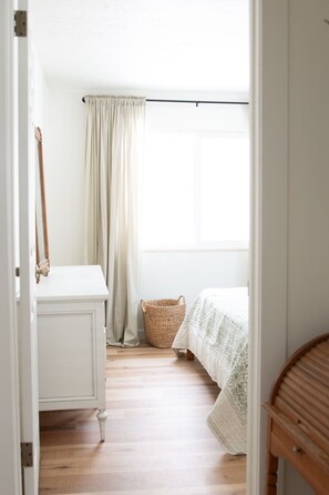 4 bedrooms, free WiFi, bed sheets