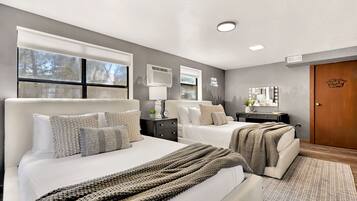 4 Schlafzimmer, Schreibtisch, Bügeleisen/Bügelbrett, Reisekinderbett