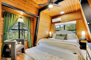 4 bedrooms, desk, iron/ironing board, travel cot - Green Roof A-Frame: Endless Views | Modern Cabin (Prescott)