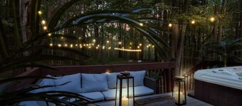 Winter Hideaway: Sled Hill Hot Tub Fireplace Game Room