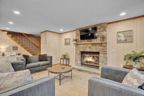 Smart-TV, Kamin, Videospiele