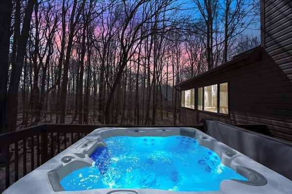 Outdoor spa tub