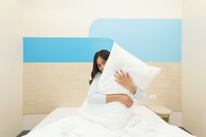 Down comforters, in-room safe, desk, laptop workspace - Hop Inn Hotel Davao (Davao)