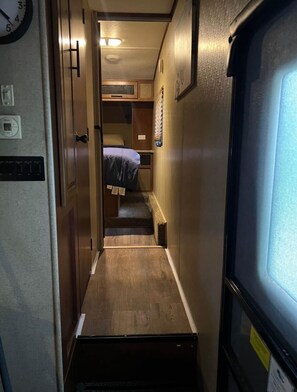 1 dormitorio y ropa de cama