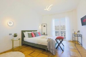5 bedrooms, iron/ironing board, WiFi, bed sheets - 5 bedroom apartment in milan (Milano)