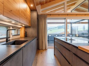 Fridge, oven, stovetop, dishwasher - Very spacious ski in-ski out chalet with a sauna (Sankt Lambrecht)