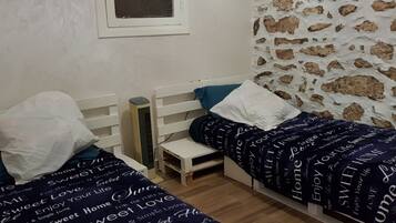 2 bedrooms, iron/ironing board, Internet, bed sheets