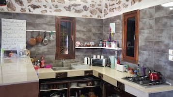 Frigorífic, microones, forn i placa de cuina