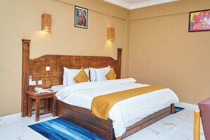 Skrivbord, arbetsyta för laptop och gratis wi-fi