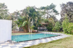 Outdoor pool - Little Heaven Villa (Trimbak)