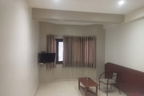 Basic Double Room | Bathroom | Shower, rainfall showerhead, towels - Hotel City Towers (Bengaluru)
