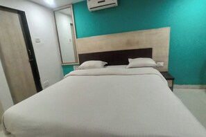 Free WiFi, bed sheets - Hotel Blue Heaven (Mahabaleshwar)