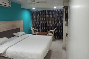 Free WiFi, bed sheets - Hotel Blue Heaven (Mahabaleshwar)
