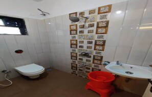 別墅 | 浴室 | 淋浴設備、淋浴花灑、免費盥洗用品、吹風機