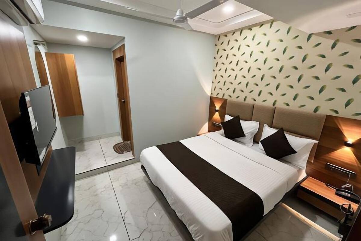 WiFi (free), bed sheets