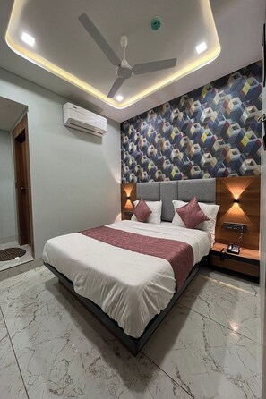 Free WiFi, bed sheets - Hotel Moon Light Isanpur Ahmedabad (Ahmedabad)
