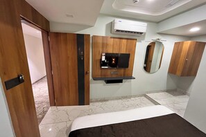 Free WiFi, bed sheets - Hotel Moon Light Isanpur Ahmedabad (Ahmedabad)