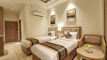 Standard Twin Room | 1 bedroom, in-room safe, desk, iron/ironing board