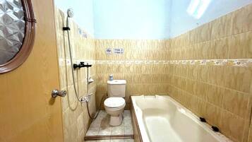 Family Room | Bathroom | Free toiletries, slippers, towels, soap