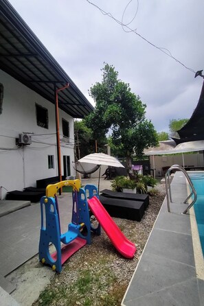 Big Room | Living area | 24-inch flat-screen TV with cable channels - Asiah'S Villa (Dauis)