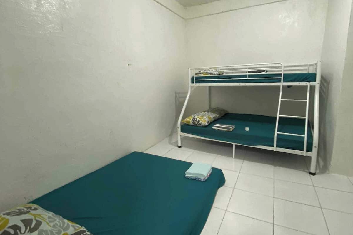 Room 1 | 1 多间卧室、办公桌、遮光窗帘、免费 WiFi