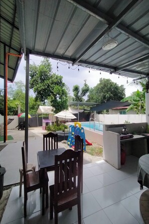 Big Room | Living area | 24-inch flat-screen TV with cable channels - Asiah'S Villa (Dauis)